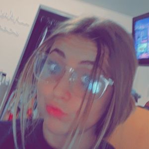 Meet your Posher, Maya